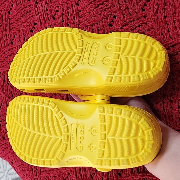 Super cute Crocs - Picture 4 of 6